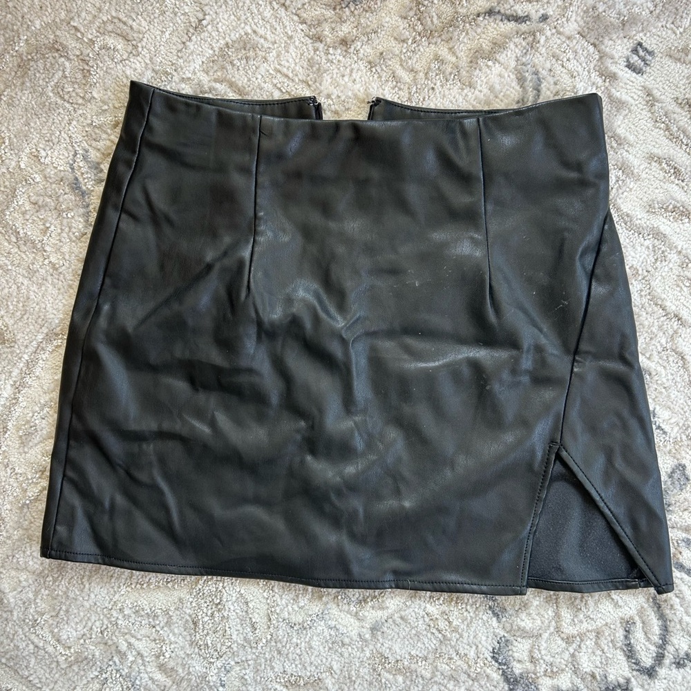 Tinseltown Sleek Black Mini Skirt